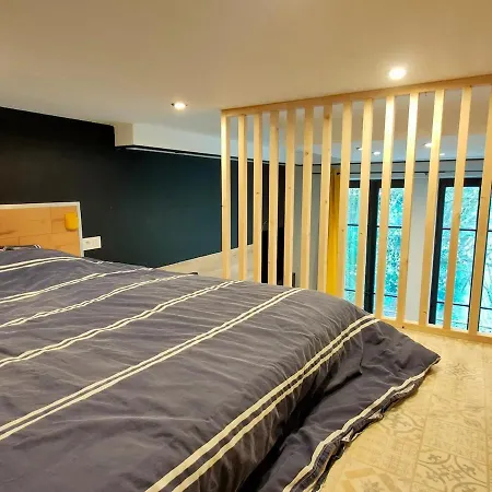 Loft Moderne Dans Un Palace Bourgeois Apartment *